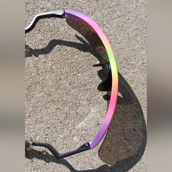 Kids 90s rainbow sports sunglasses - Picture 4 of 13